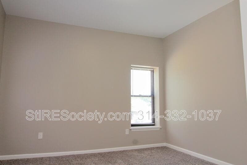 St. Louis Condo: 7615 S. Broadway #2F