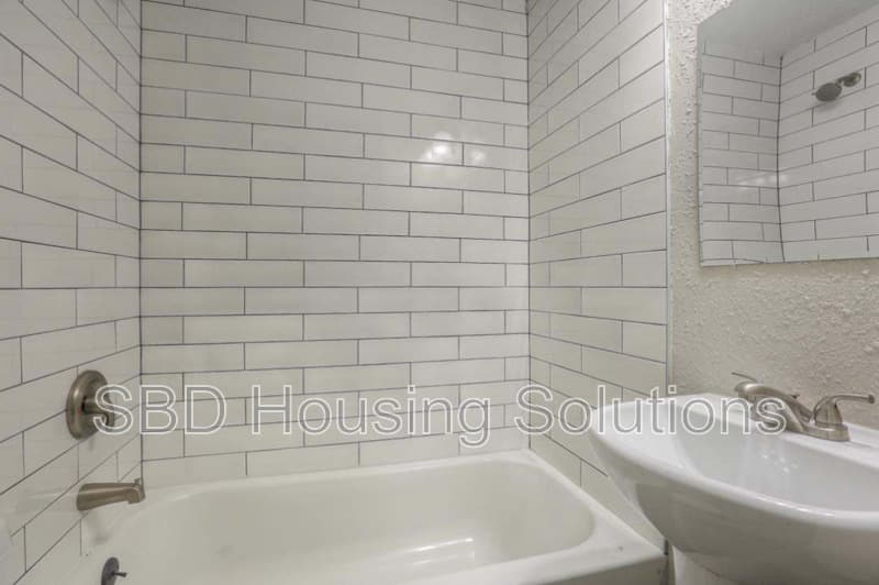 Independence House: 1007 S Noland Rd
