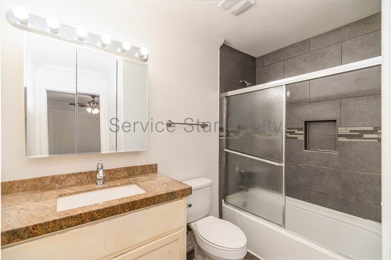 Phoenix House: 337 N 15th Ave