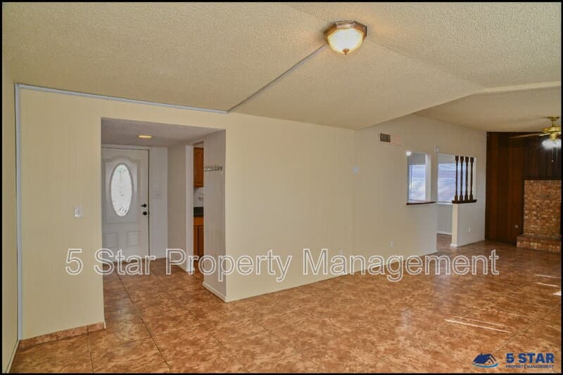 El Paso House: 10648 Birthstone Drive !!