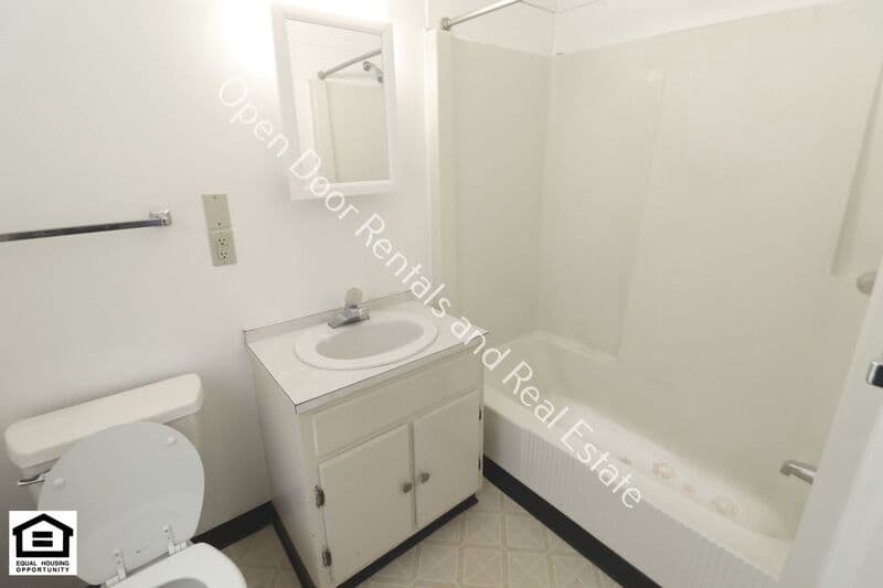 Waterloo Condo: 255 S Wayne St