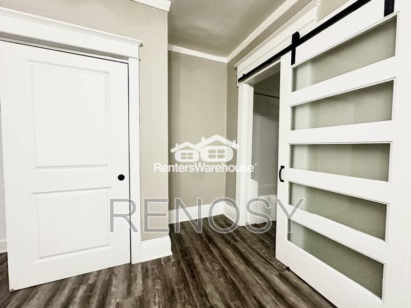 Des Moines House: 2500 Grand Ave