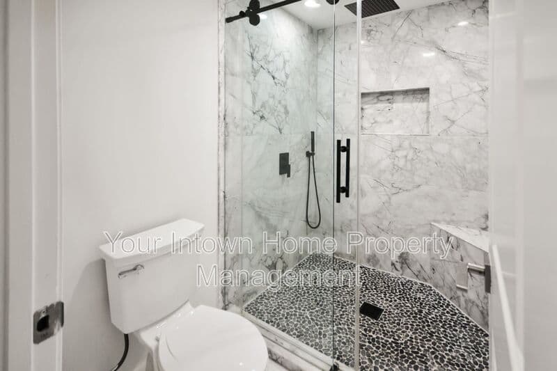 Atlanta House: 959 Dill Ave SW