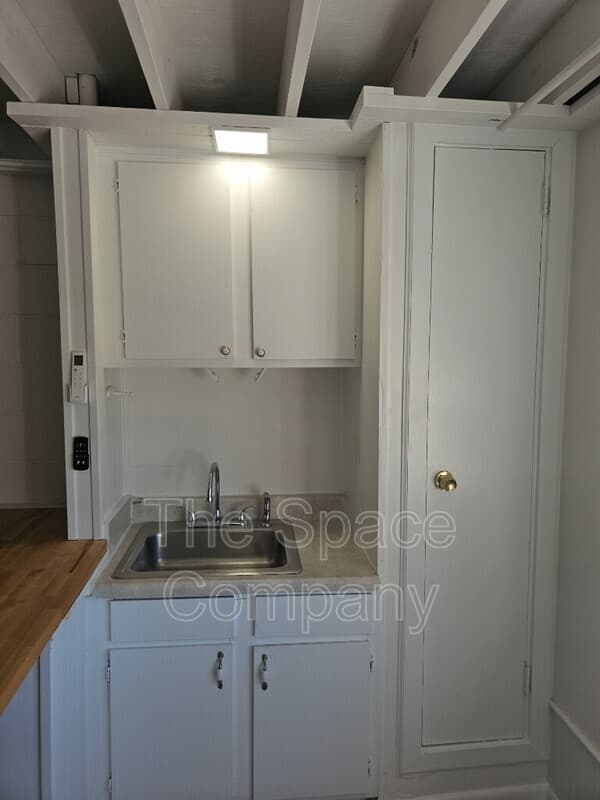 NORTH CHARLESTON House: 2023 REYNOLDS AVE