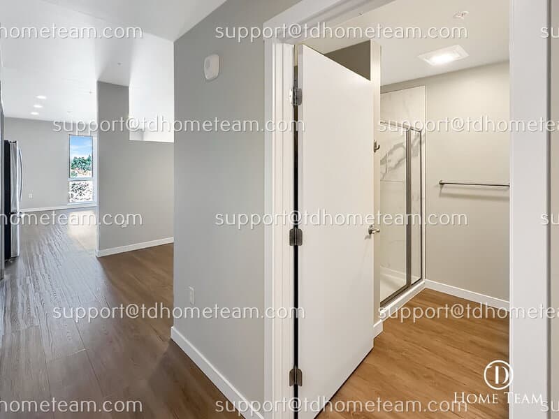 Bellevue Condo: 1085 103rd Ave NE