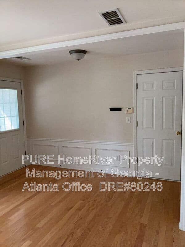 Kennesaw House: 1624 Hemburg Trce NW