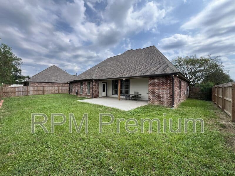 Zachary House: 7335 Oakview Dr.