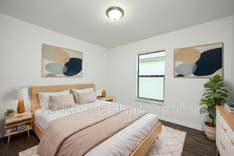 Lakeland House: 2238 Caspian Dr