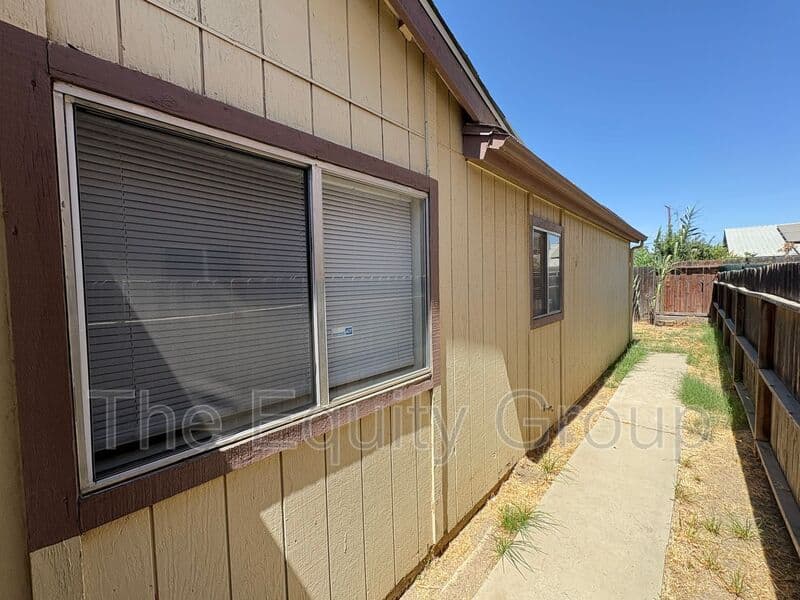Visalia House: 244 East Prospect Avenue