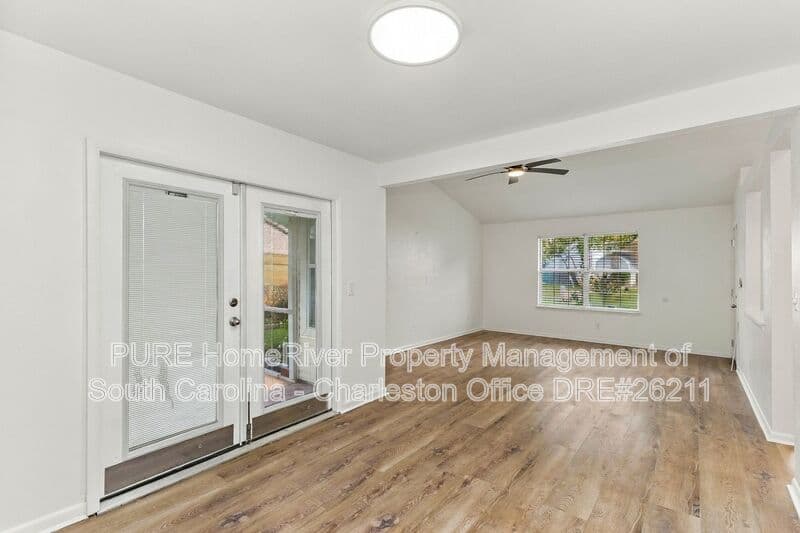 Summerville House: 108 Eaton Way