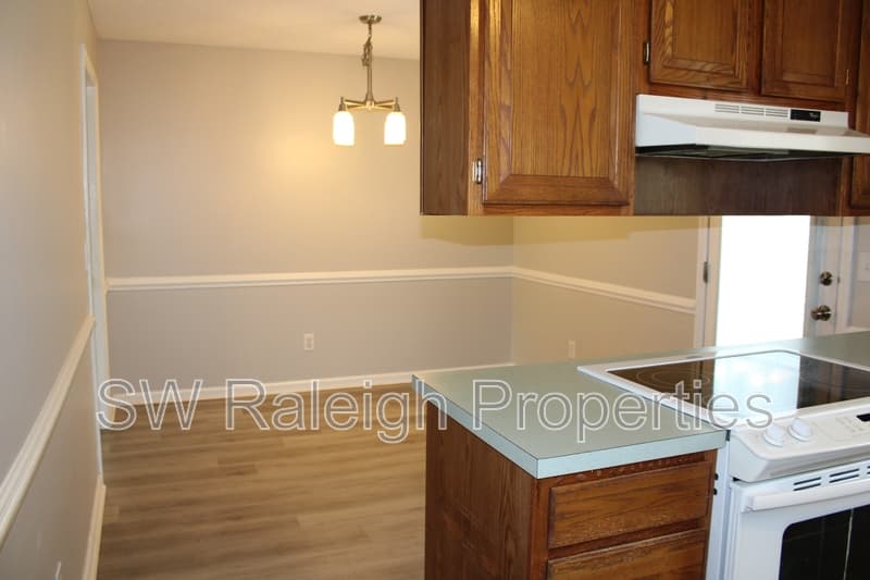 Fuquay-Varina House: 1400 Squire Ridge Drive