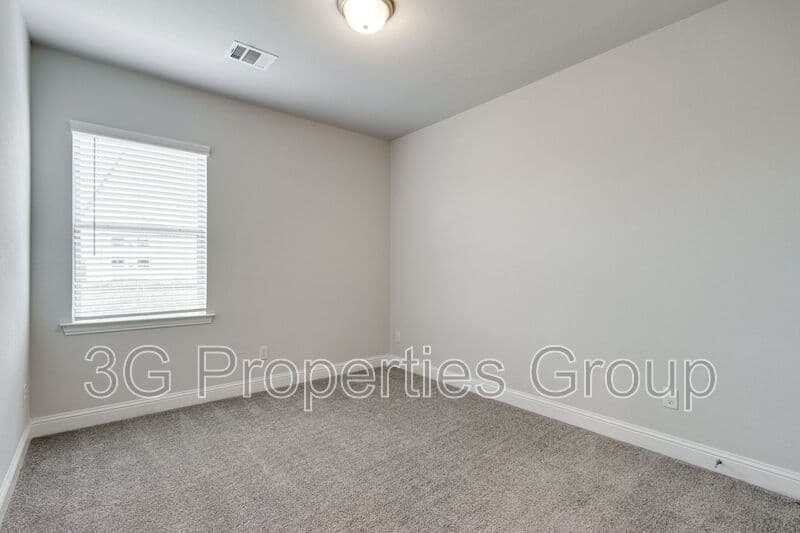 Lewisville House: 344 Almanor St
