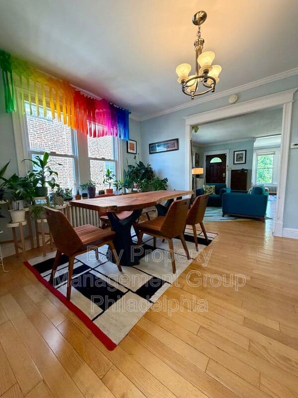 Upper Darby House: 216 Glencoe Rd