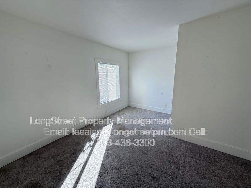 Keizer House: 431 Chemawa Rd N