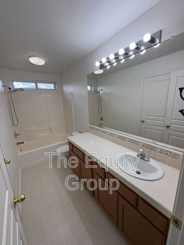 Visalia House: 5928 West Whitley Ave