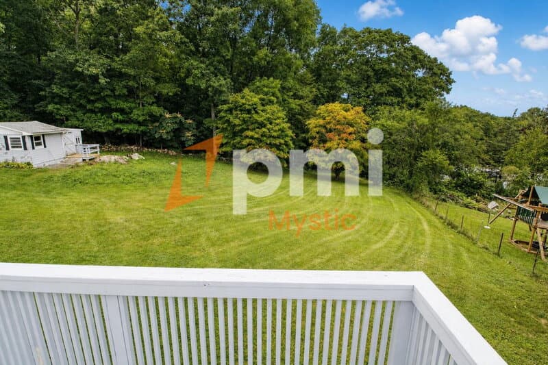 Mystic House: 90 Nantucket Dr
