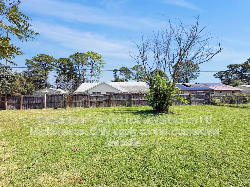 Edgewater House: 2811 Queen Palm Dr