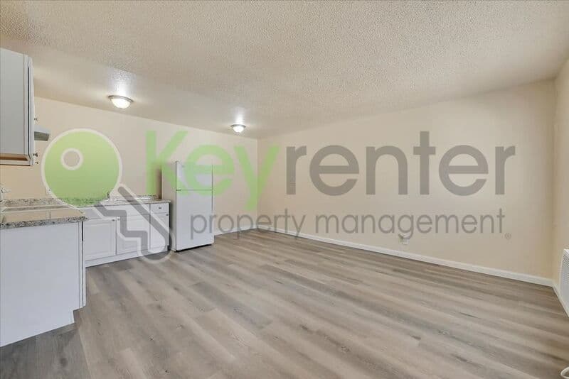 Sacramento House: 1071 Santiago Ave