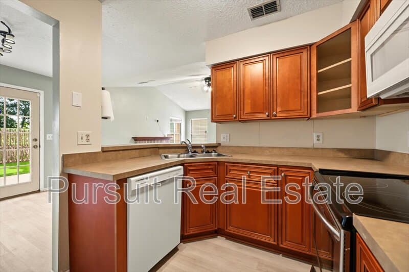 Jacksonville House: 3811 Millpoint Drive