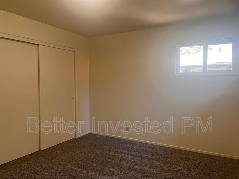 Santa Rosa House: 925 Beaver Ln