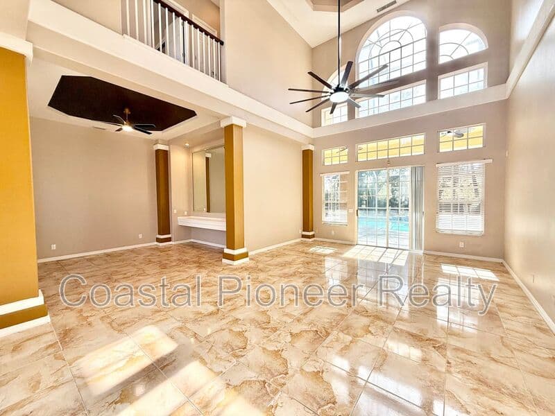 Largo House: 10334 Longwood Dr