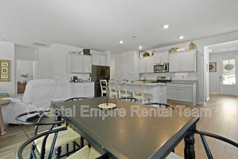 Richmond Hill House: 41 Gypsea Lane