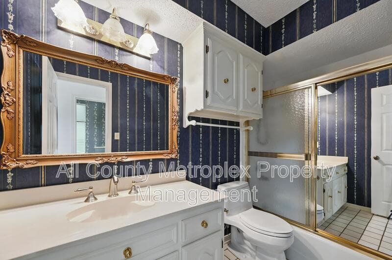 Dallas House: 9719 Amberley Dr