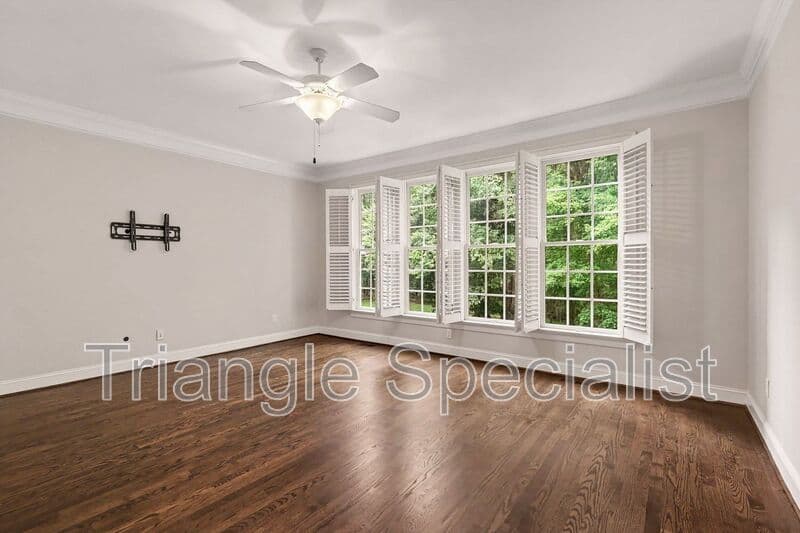 Raleigh House: 6121 Carlyle Drive
