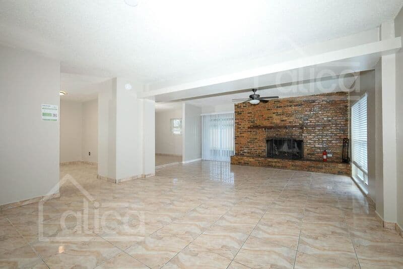 Orlando House: 3810 Cedarwaxwing Ave