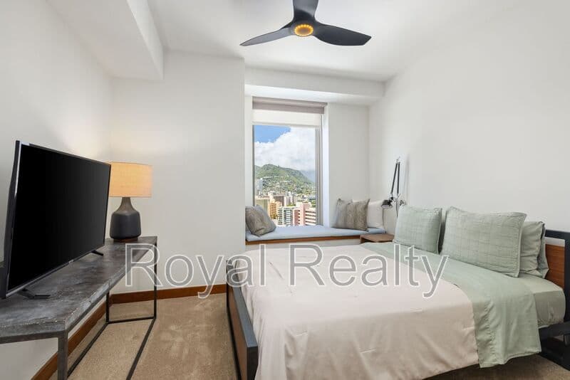 Honolulu Condo: 1555 Kapiolani Blvd