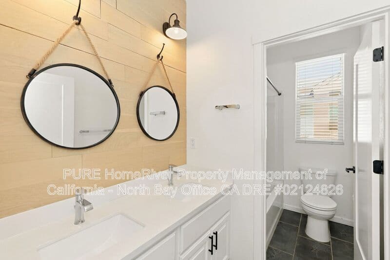 Santa Rosa Townhome: 511 Boyd St