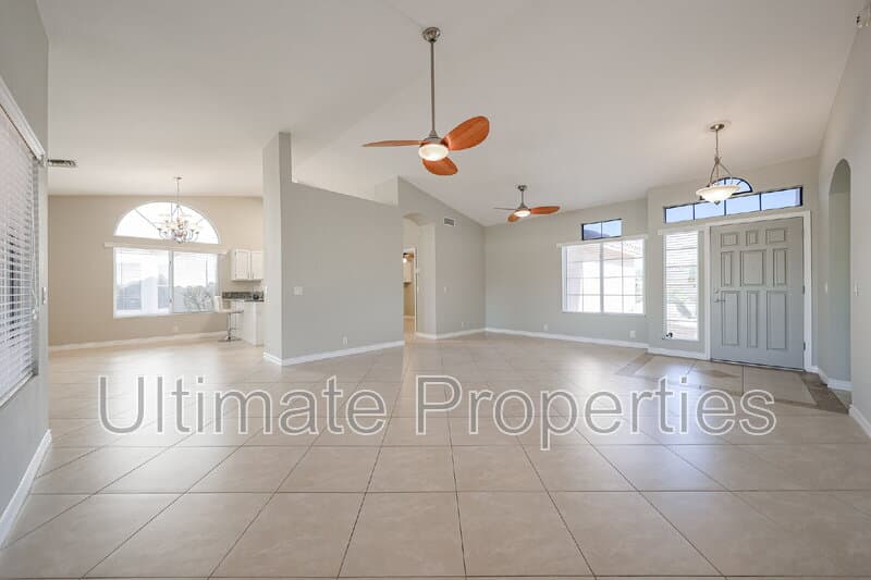 Peoria House: 8738 W Rockwood Dr