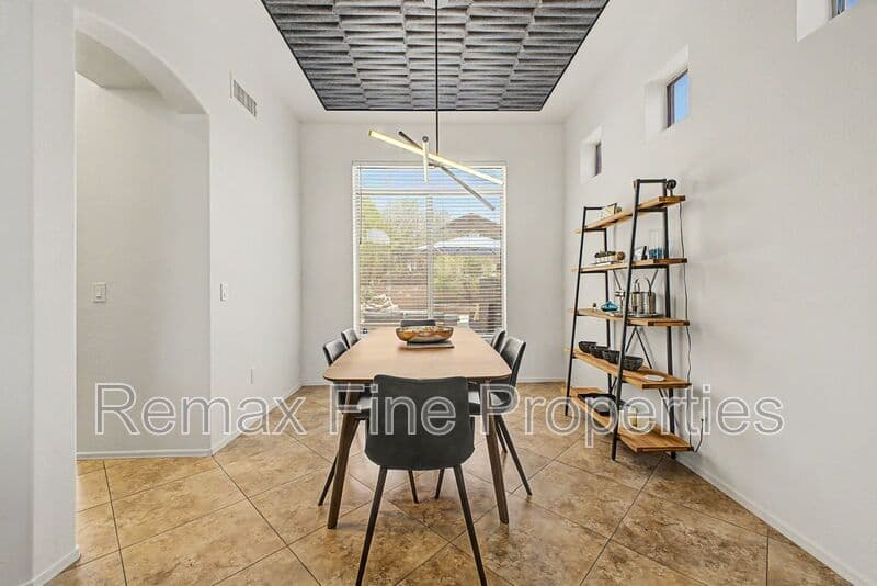 Mesa House: 3563 N Tuscany