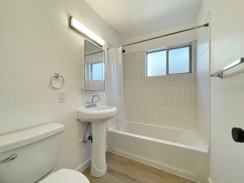 Oxnard Condo: 241 Chester Way