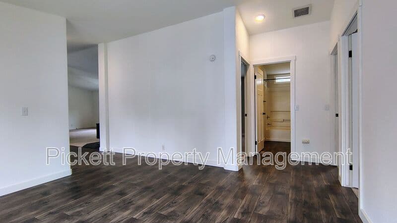 Port Orchard House: 11438 SE Regatta View Ln