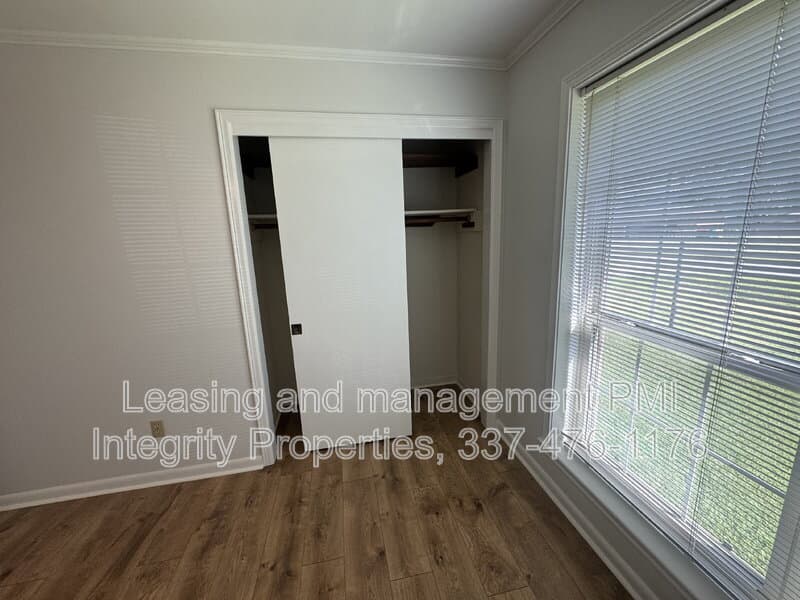Lafayette House: 204 Debby Drive