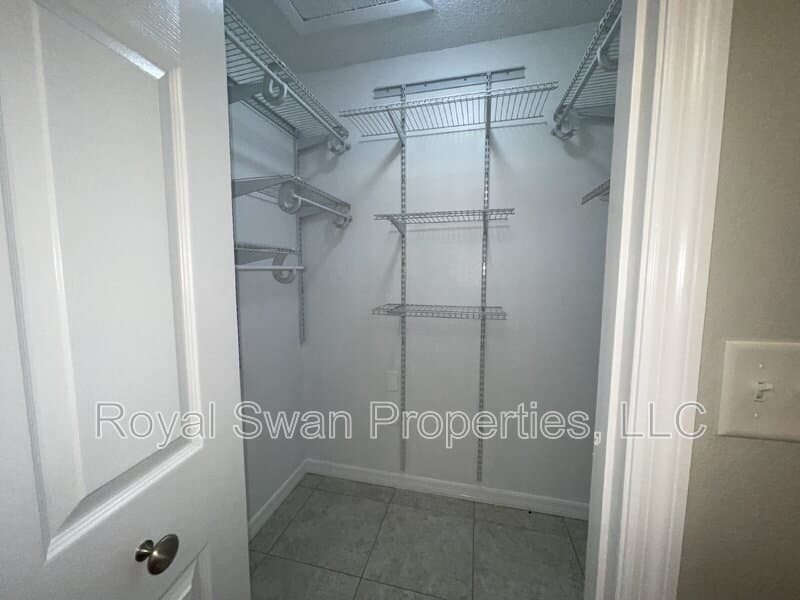 Lakeland House: 3812 Dovehollow Drive