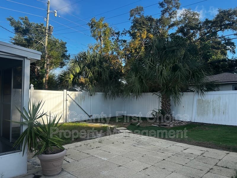 Kenneth City House: 5050 62nd St N