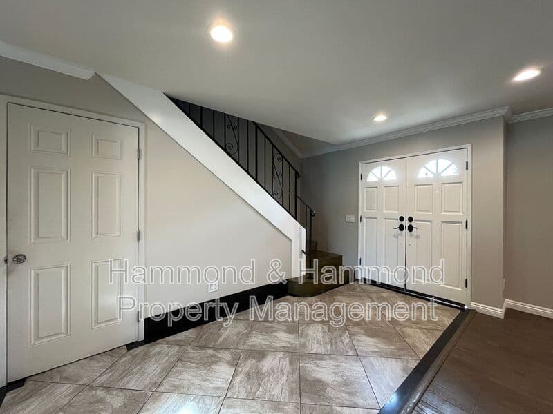 Granada Hills House: 10436 Amestoy Ave.