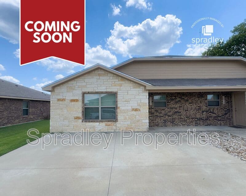 Belton Townhome: 1011 Laila Ln