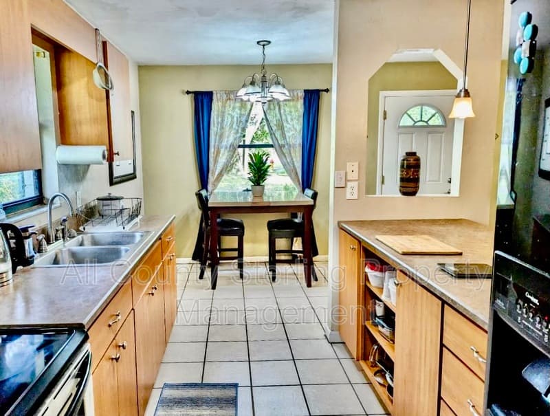 Archer House: 14556 SW State Road 45