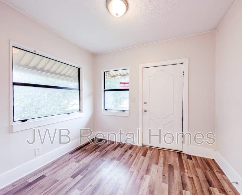 Jacksonville House: 3401 Pearl St N