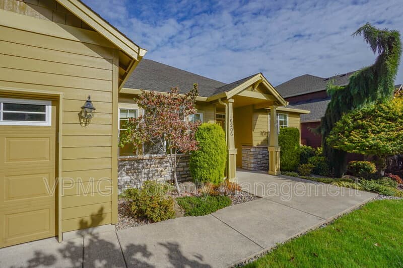 Vancouver House: 10206 Northeast 102nd Street