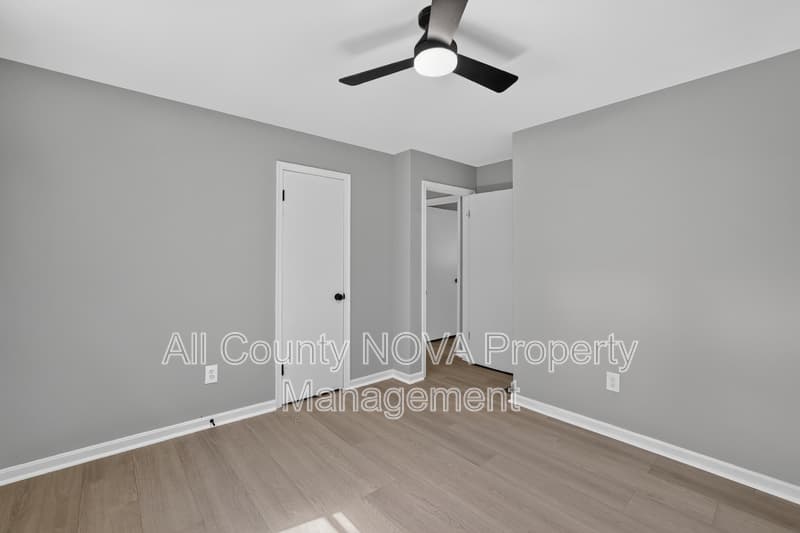 Alexandria House: 6104 Saint John Drive