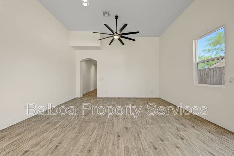 Buckeye Condo: 212 2nd Ave E