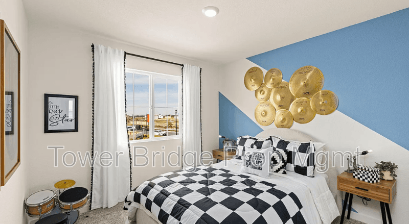 Roseville House: 2033 Blue Star Drive