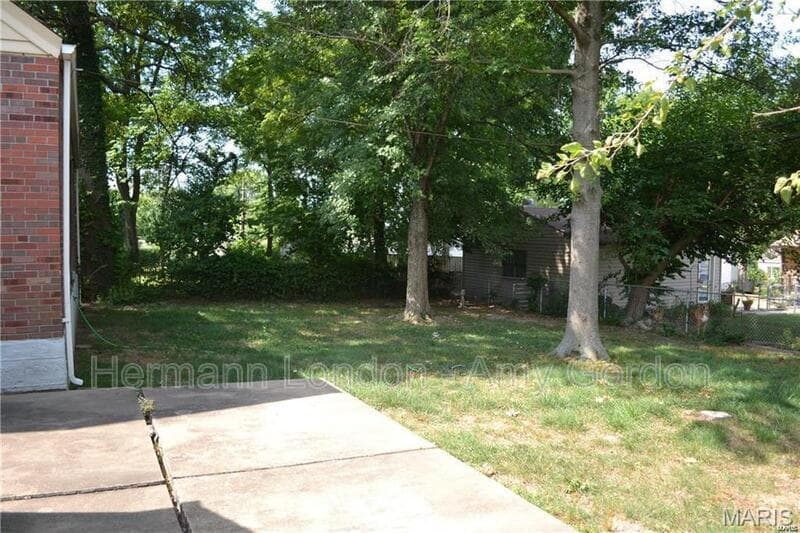 St Louis House: 431 N Geyer