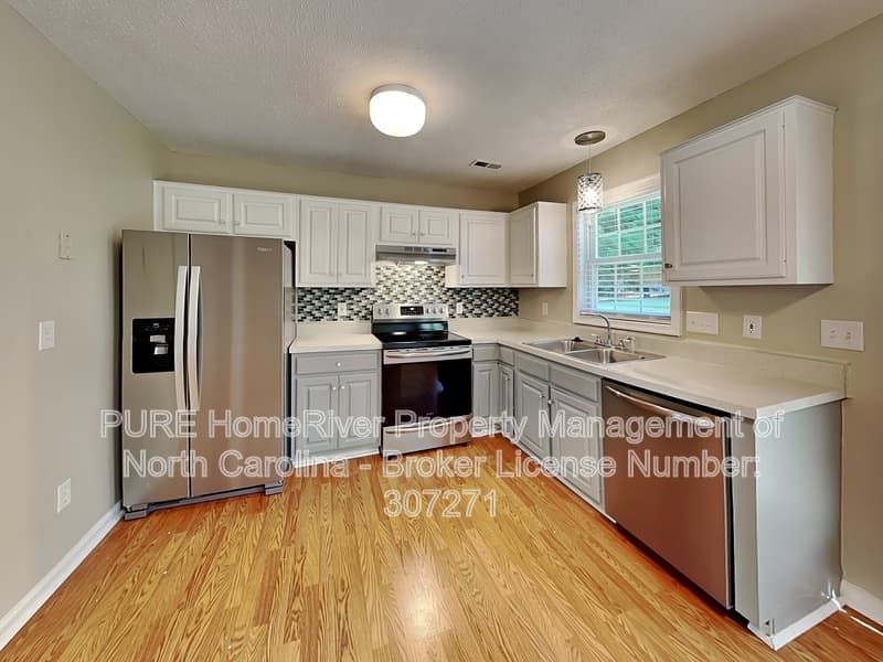 Greensboro House: 822 Banner Oak Ct