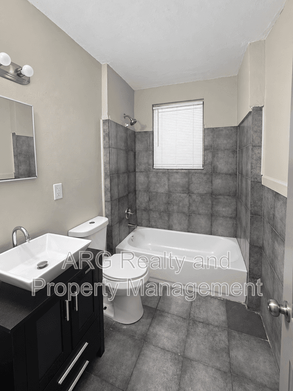 Atlanta House: 1375 Elizabeth Ave
