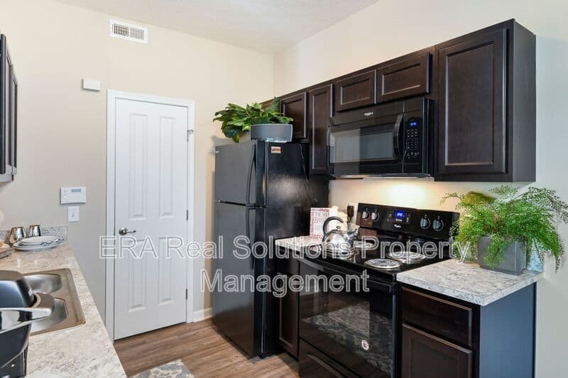 Columbus Condo: 1581-103 Gilmore Park Ave